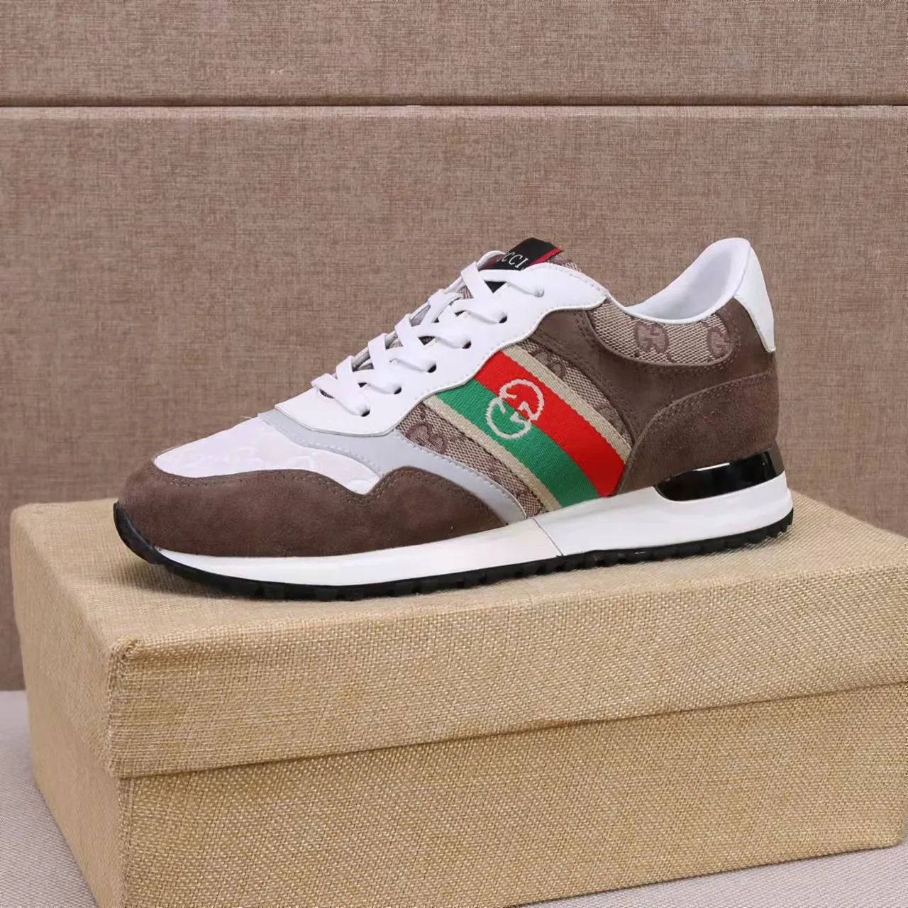 p420 [Gucci Sports Men's Shoes] Gucci fashionable casual men's shoes 🇨🇳Original 1:1 mold, new model debuts first 💯Not high-profile but avant-garde, simple, low-key and fashionable, super versatile style 🌿Original cowhide production ➕Sheepskin lining🎋The version is comfortable on the feet, first-class workmanship🍍38-44 Large quantities in stock